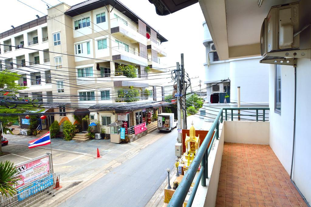 Modern Place Apartment Bangkok Eksteriør billede